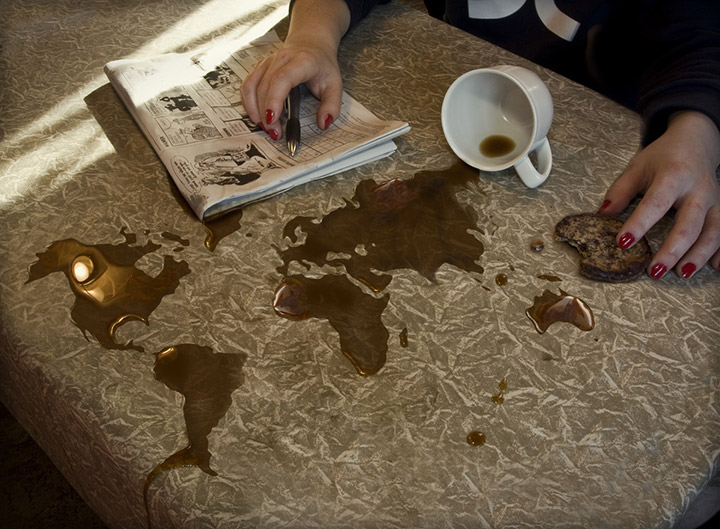Кофе разлито в форме карты